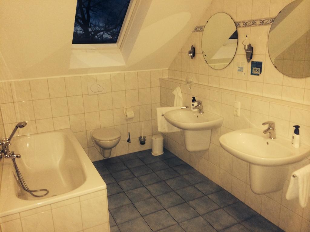 Hotel Friesenhof Westoverledingen Quarto foto