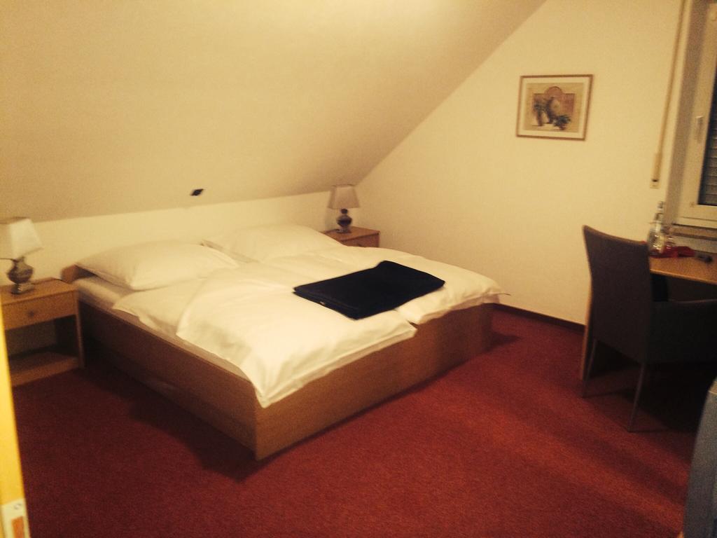 Hotel Friesenhof Westoverledingen Quarto foto